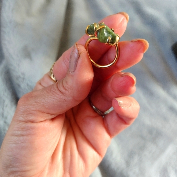 Vintage Sarah Coventry Twin Jades Ring - Picture 12 of 15